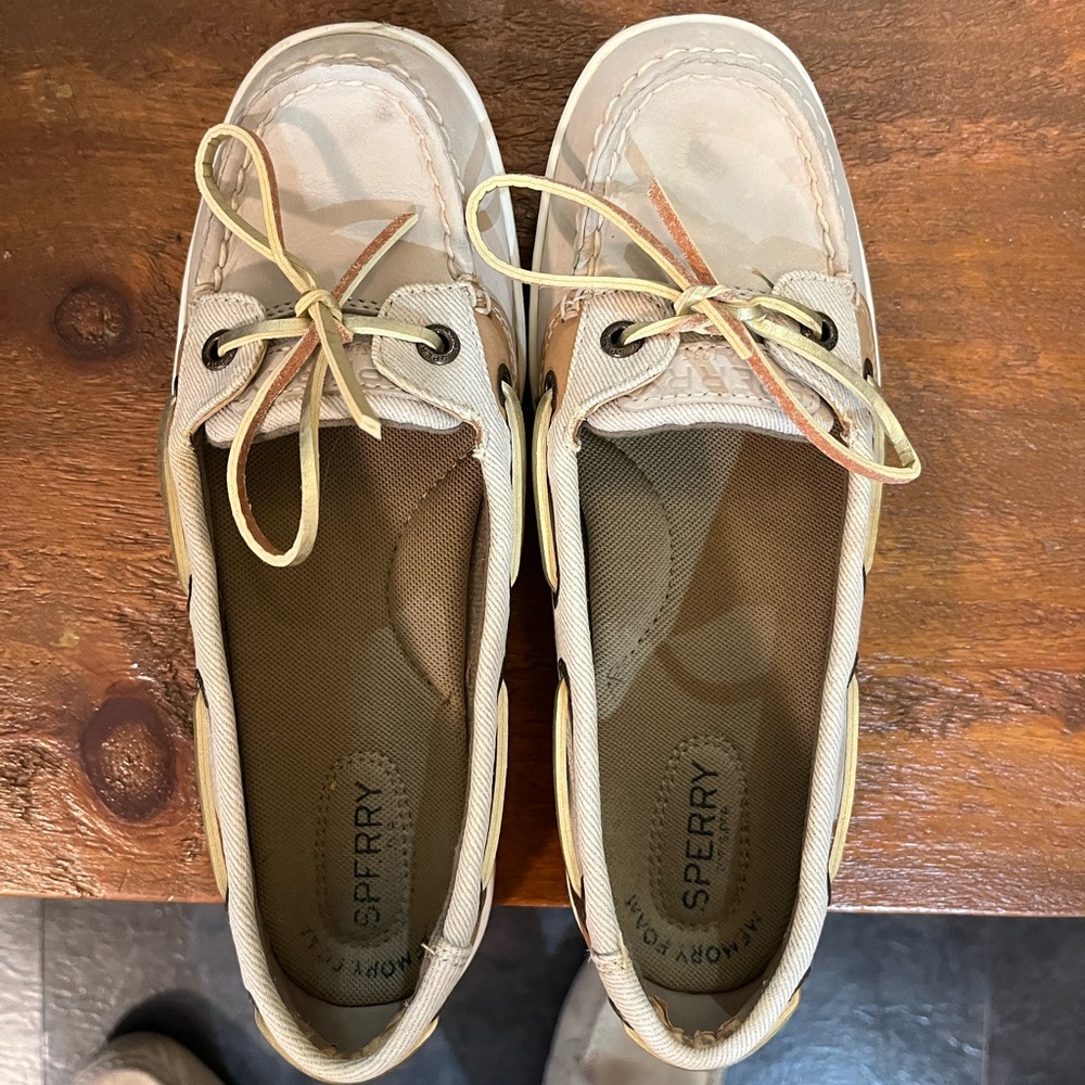 3/$30 Sperry beige memory foam boat deck shoes